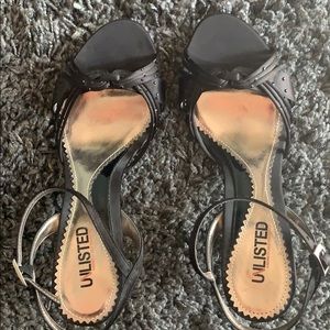 Black Kenneth Cole Unlisted satin 2.5” heels